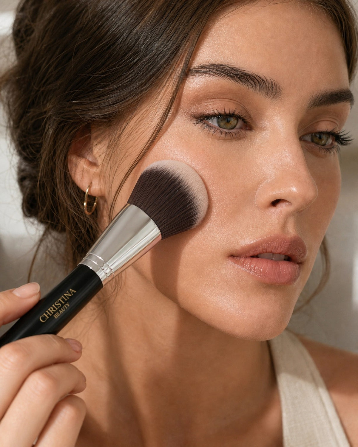 Professional face brush from 14-piece makeup brush set